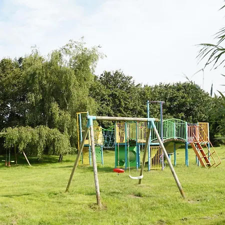Broomfields Glamping Pods Campsite *